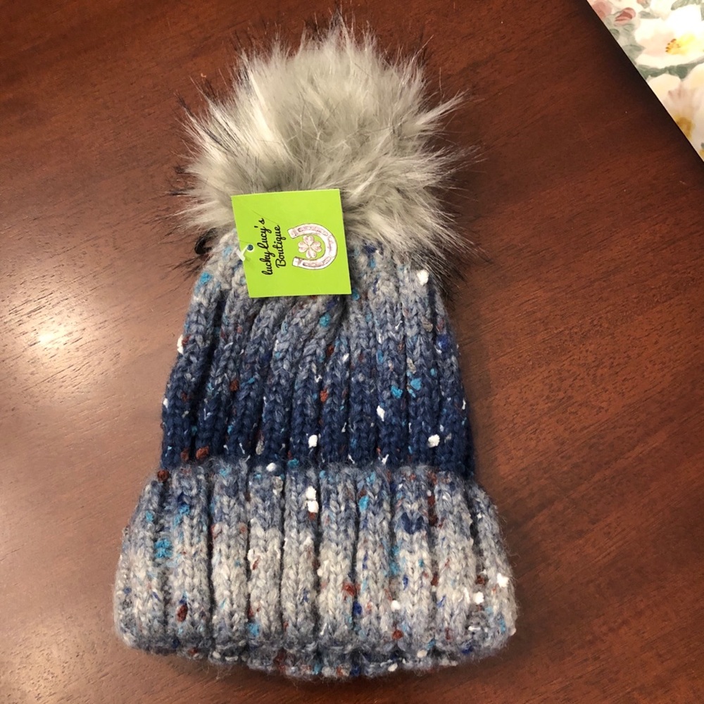 Knit hat with Pom